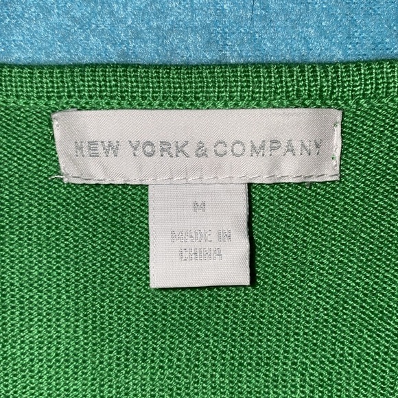 NEW YORK AND COMPANY knit sweater petal cutout short sleeve green stretch size M - Picture 4 of 9